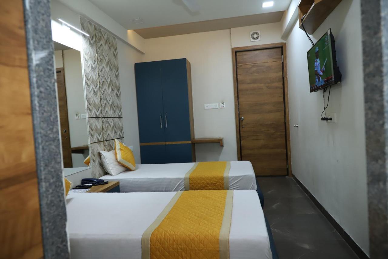 Hotel Dolphin Residency Patan  Luaran gambar